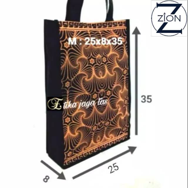

ZION - Tas souvenir spunbond standing handle batik mewah M (25x8x35)