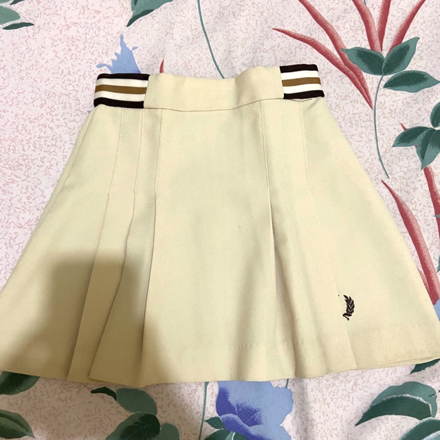 Thrift Rok Tennis (kecil)