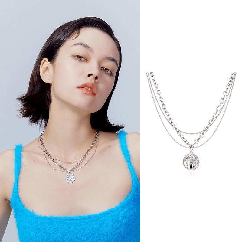 Kalung Rantai Multilayer Desain Koin Potret Gaya Hip Hop Untuk Wanita