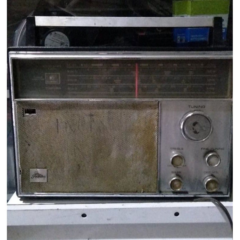 radio antik merk TOSHIBA