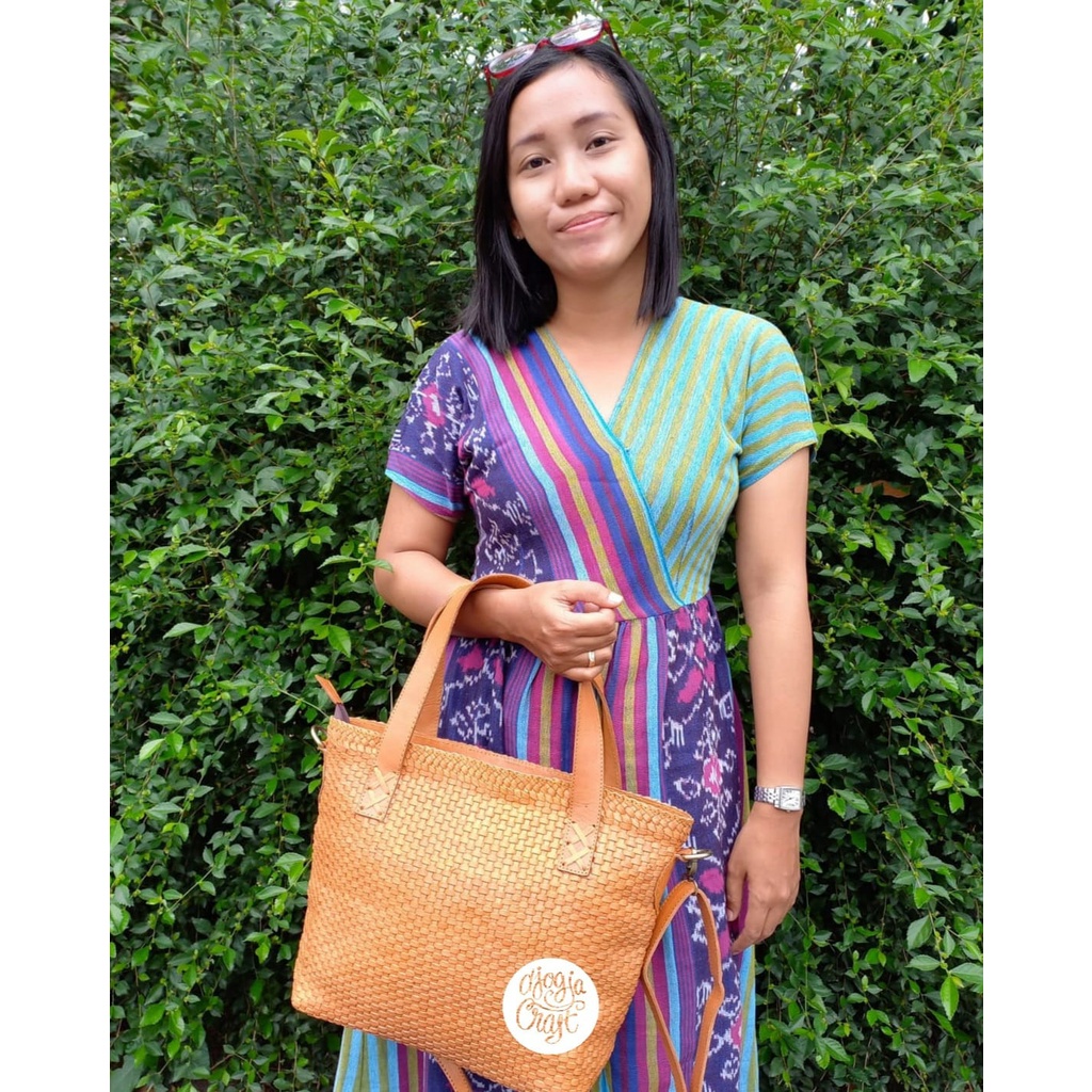 Tas Kulit Map Anyam Tali Panjang - Coklat Muda