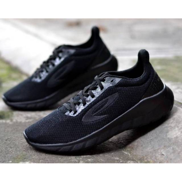 Sepatu Running / Lari 910 Nineteen Yasha All Black running