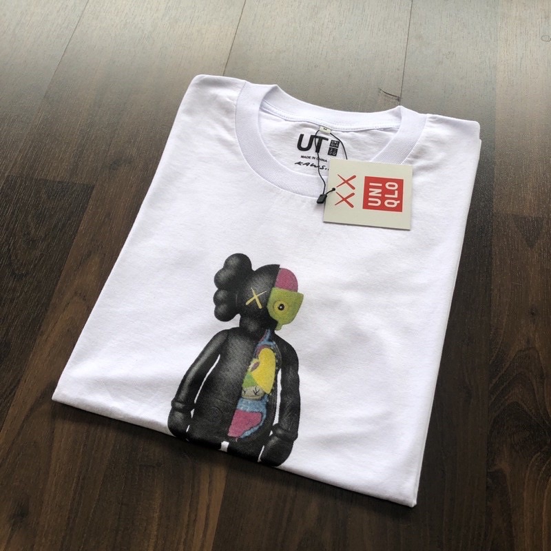 KAOS UNIQLO | BAJU UNIQLO | TSHIRT UNIQLO OVERSIZE-Robot putih