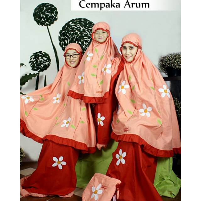 Mukena keluarga ibu dan anak fathiya cempaka arum warna merah jingga bagus murah dan cantik