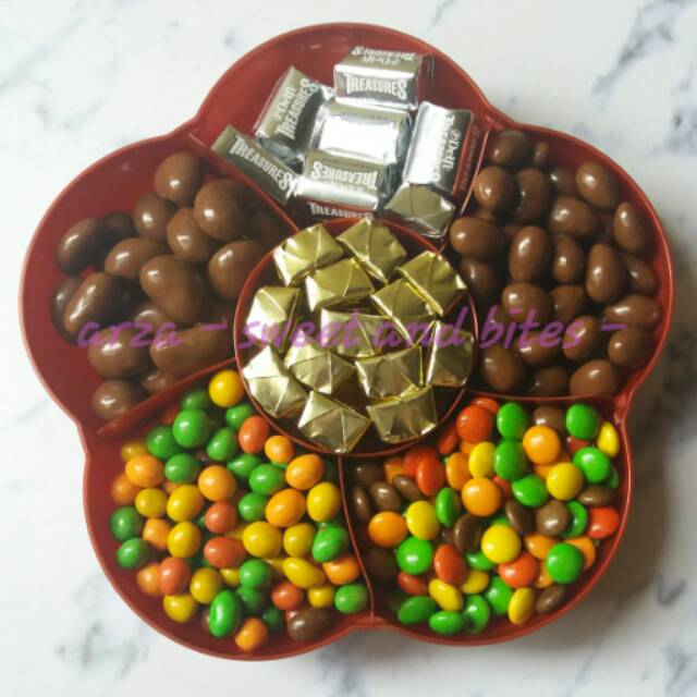 

Coklat Delfi Silverqueen Tray Bunga Sekat 6 - T2