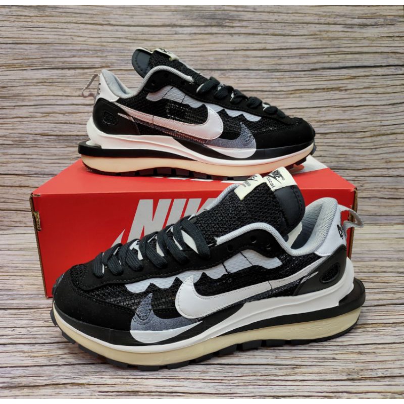 Sepatu Nike x sacai vaporwaffle black white premium original Quality