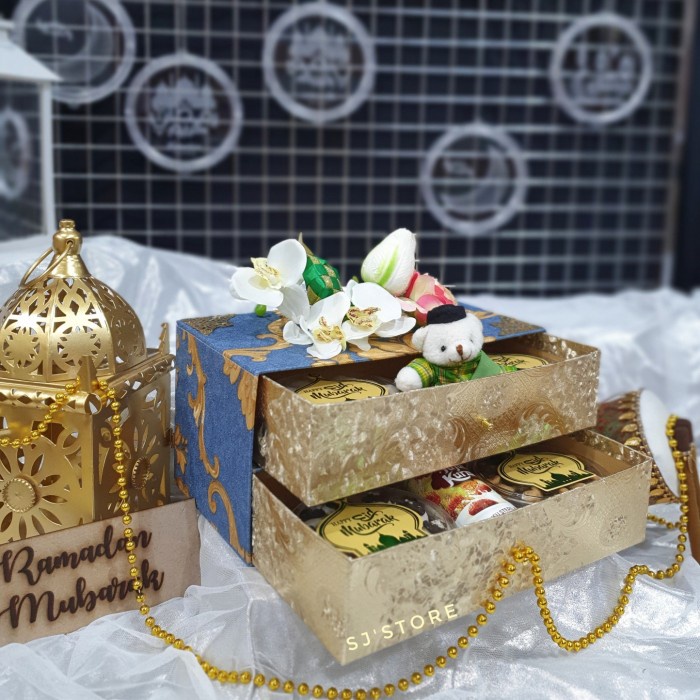 

Paket box hampers lebaran kue kering toples murah 31