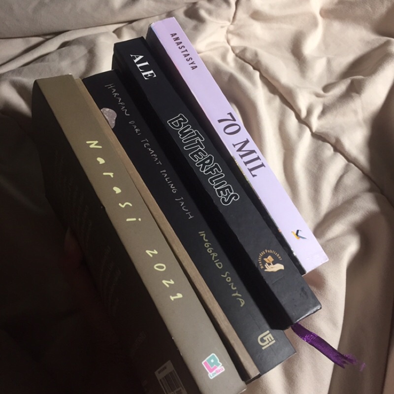 Preloved Novel AU dan Wattpad Butterflies 70 Mil Narasi 2021 Harapan Dari Tempat Paling Jauh Alesaca