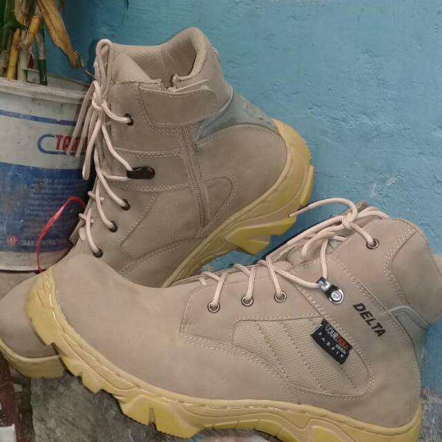 sepatu boot delta
