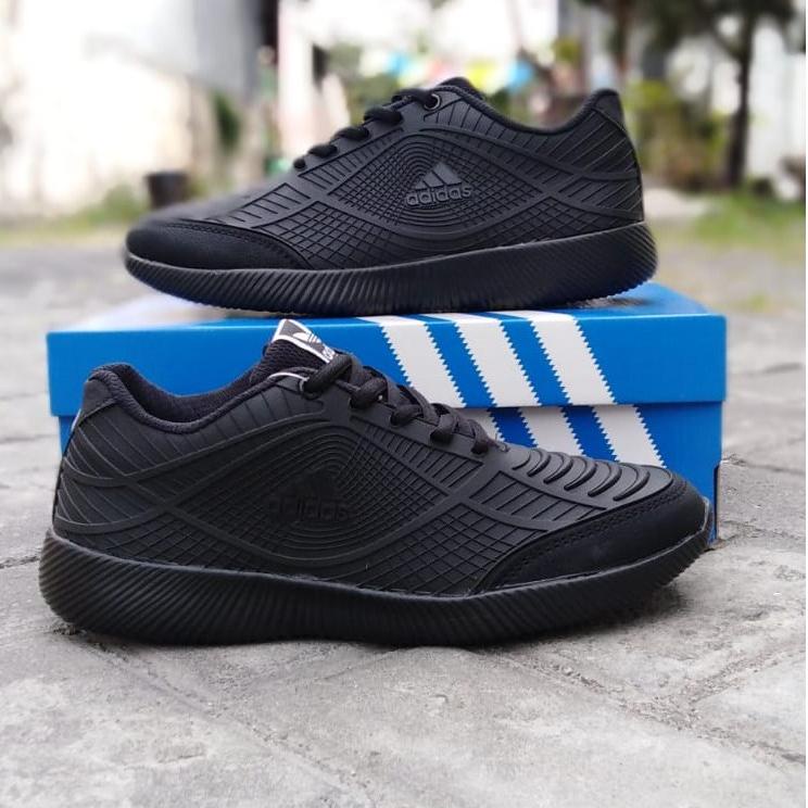 Sudah READY.. SEPATU SPORT ADIDAS HITAM POLOS BAHAN KARET / sepatu olahraga / sepatu sekolah hitam p