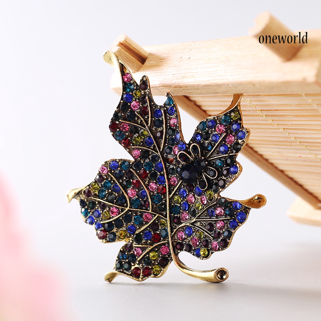 OW@ Brooch Exquisite Maple Leaf Shape Alloy Bee Charm Lapel Pin Badge for Women Wedding Anniversary Gift