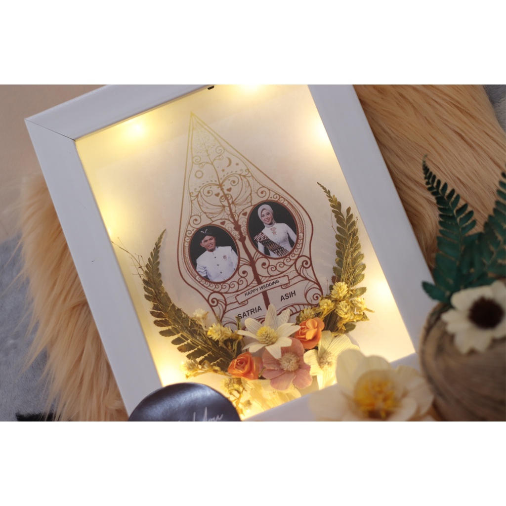 KADO UNIK Flower in Frame 3d ukuran 21 x 16 / 6R kado wisuda, ulang tahun, engagement dan nikahan
