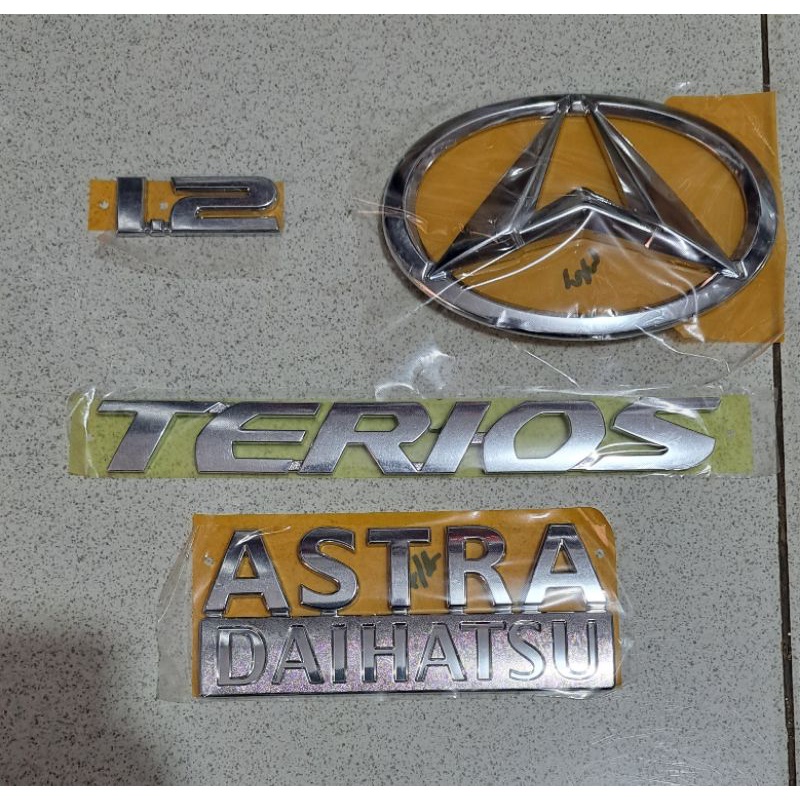 logo emblem depan belakang bagasi daihatsu ,toyota