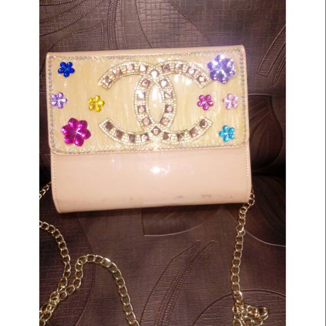 Sling bag channel clutch