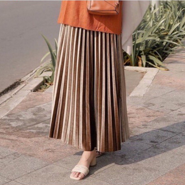 Rok Pleats Velvet Vanilla Hijab