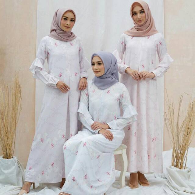 Amara Dress Wearing Klamby