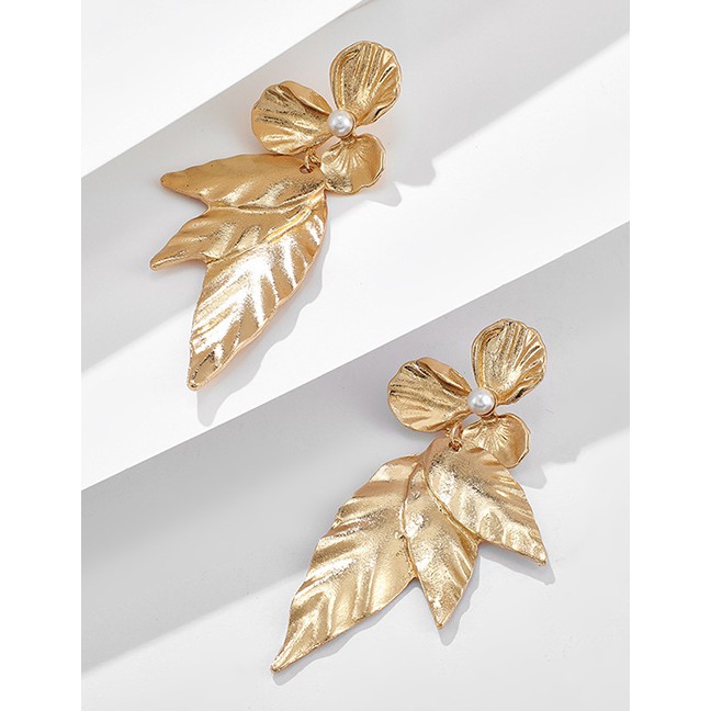 LRC Anting Tusuk Fashion Gold-plated Pearl Flower Leaf D68172