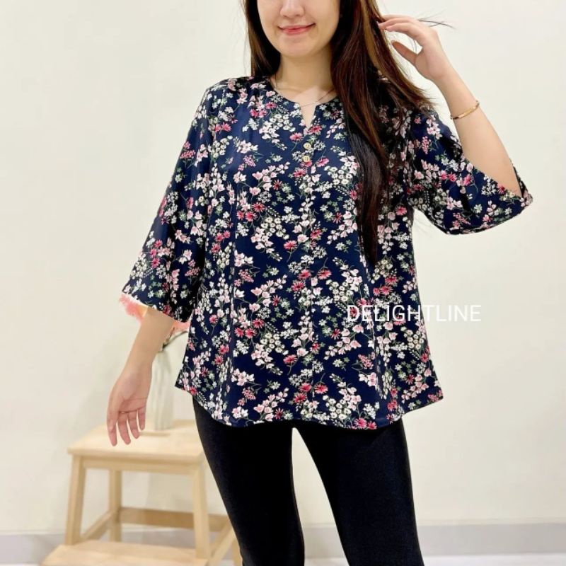 SHERATON LENGAN 3/4 V NECK WHITE BLOUSE /BUNGA SAKURA KYOTO FLOWER - DELIGHTLINE ATASAN VNECK WANITA-6