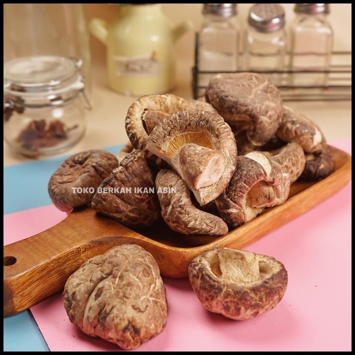 

Jamur Shitake 500Gram / Shintake / Shiitake Mushroom / Hioko Hioco