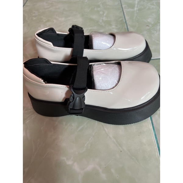 sepatu docmart putih