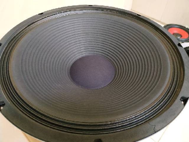 speaker curve 15 bass