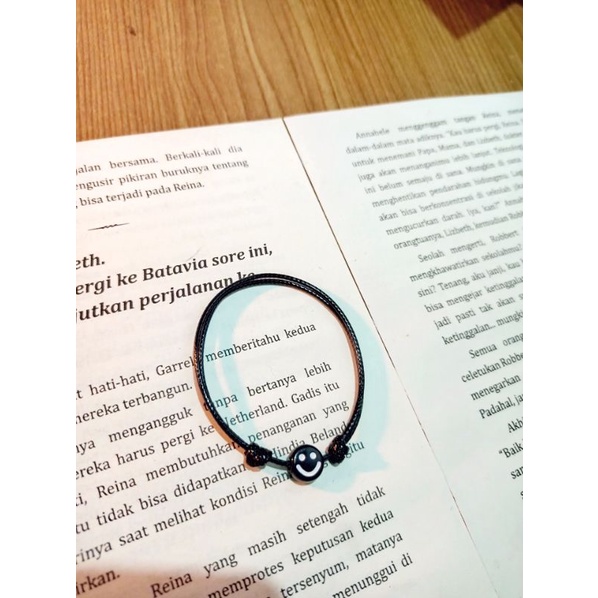 GELANG SMILE HITAM TALI KULIT KOREA MURAH