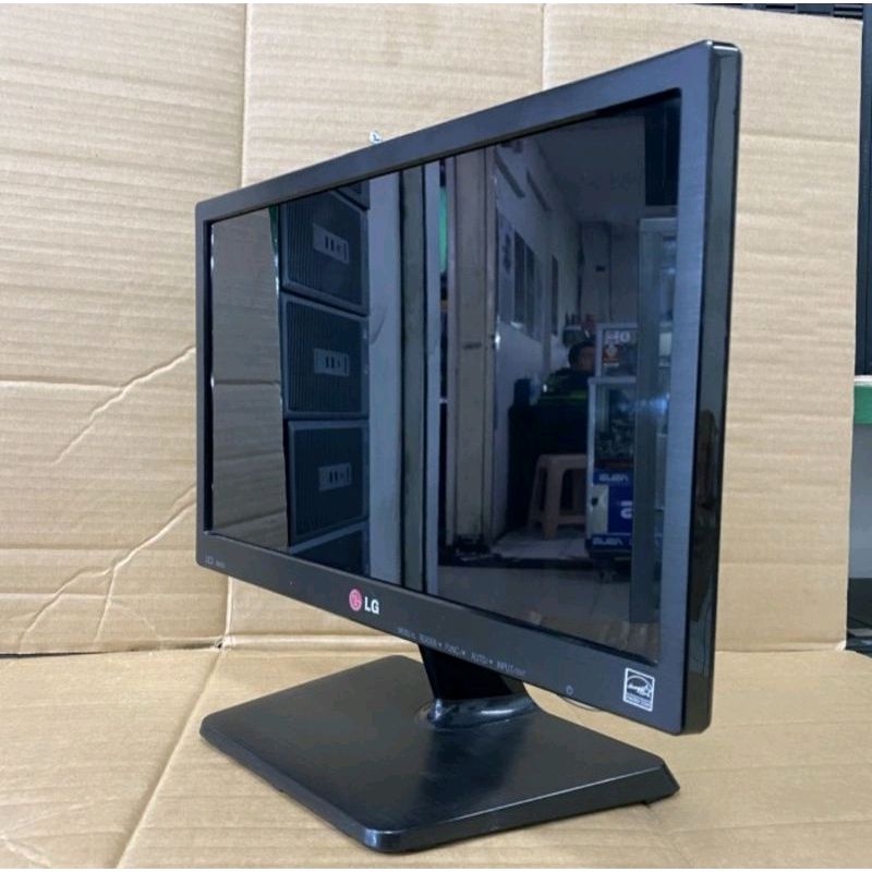 Monitor LED LG 16 Inch, Mulus, Seperti Baru, Bergaransi, Lengkap Kabel