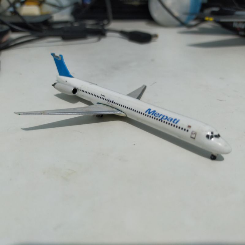 mainan diecast pesawat Phoenix McDonnell Douglas DC-9 Merpati Nusantara Airlines custom junk 1:400