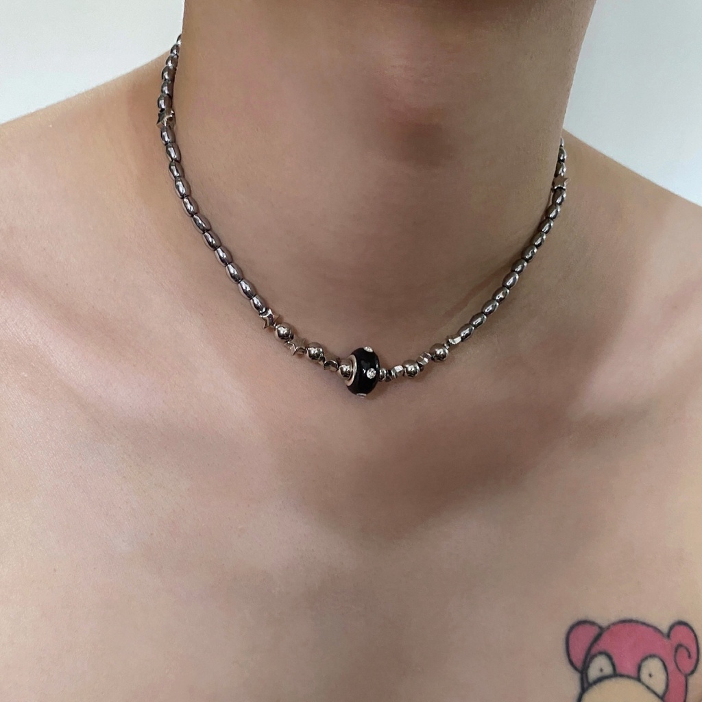 Kalung Liontin Bola Baja Warna Hitam Dan Putih Gaya Punk