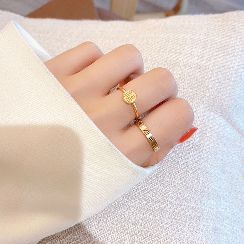 Cincin Titanium Wanita Keberuntungan Karakter China 'Fu' Emas 18K Anti Karat Aksesoris Wanita