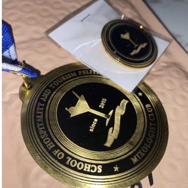 Pin dan Medali