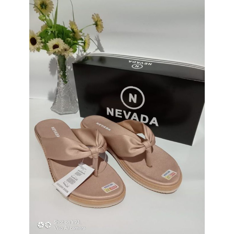 sandal nevada wanita