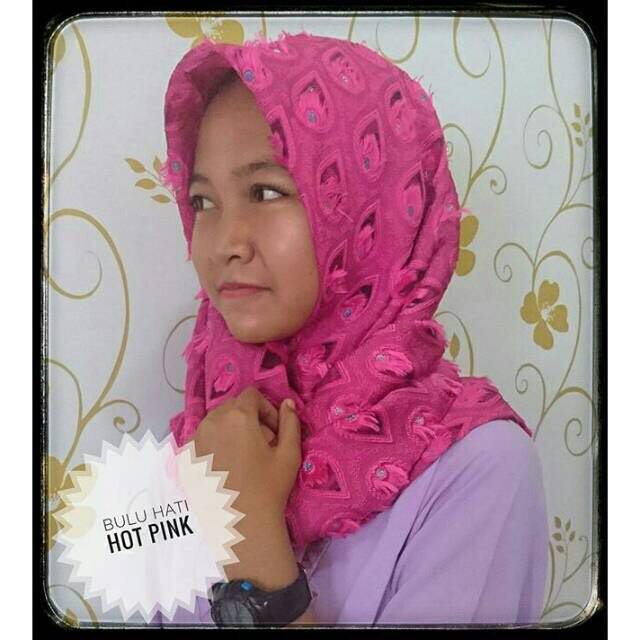 JILBAB / HIJAB / SEGIEMPAT BAWAL BULU HATI UKURAN 150*150 cm