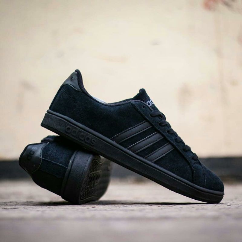 SEPATU PRIA ADIDAS NEO BASELINE SUEDE FULL BLACK ORIGINAL