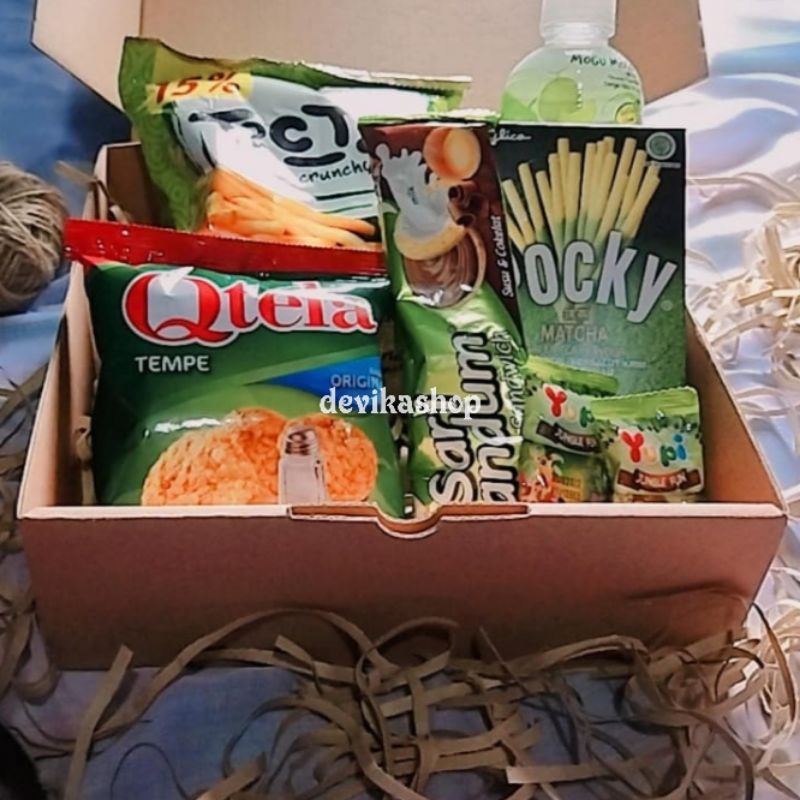 

HAMPERS SNACK NATURAL GREEN/GIFT BOX/KADO ULANG TAHUN WISUDA PARSEL