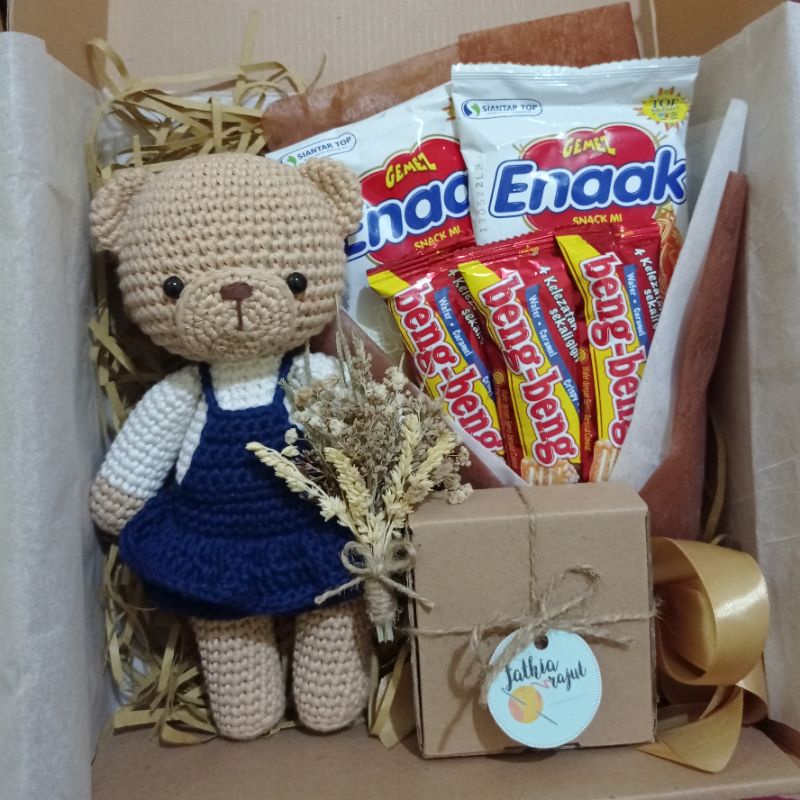 Gift Box - Boneka Rajut - Snack