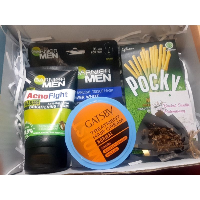

Hampers box untuk cowok