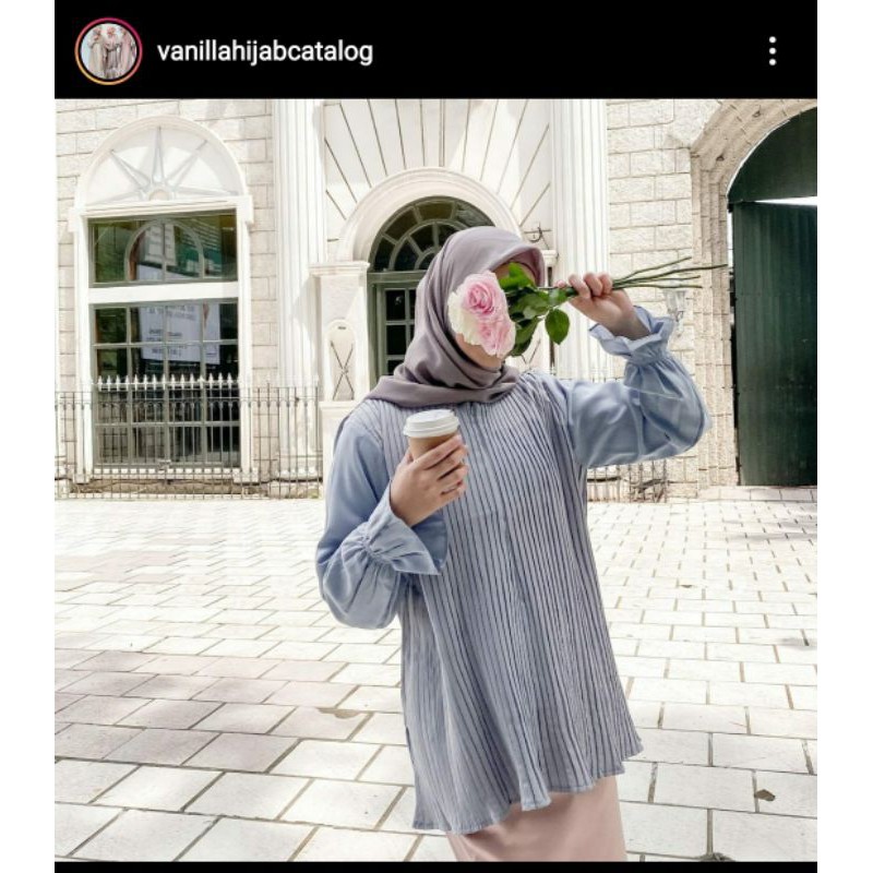 Pleats Blouse Blue L by Vanilla Hijab