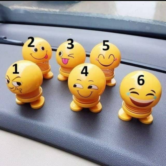 Pajangan dashboard mobil smile goyang kepala boneka Emoji universal