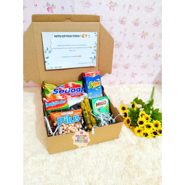 

Snack Box / Snack Box Graduation/ Gift Box Ultah/ Snack Ulang Tahun /Box snack Surprise/ SnackSempro