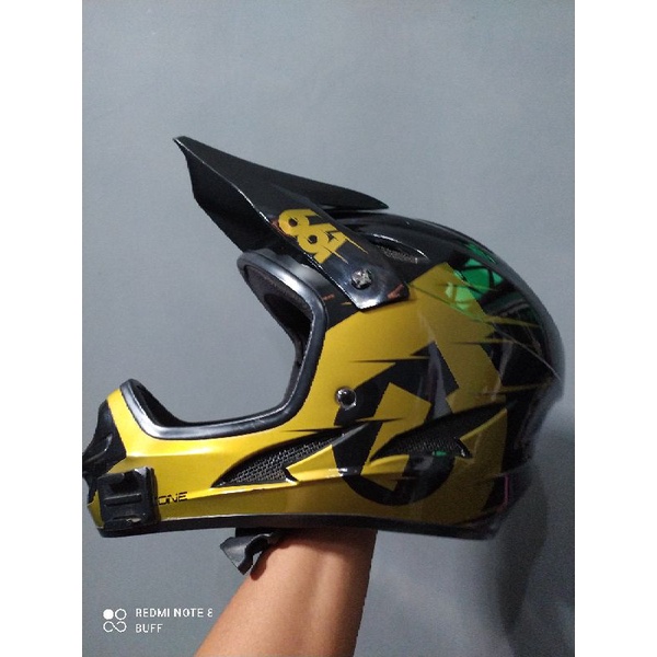 helm Sixsixone