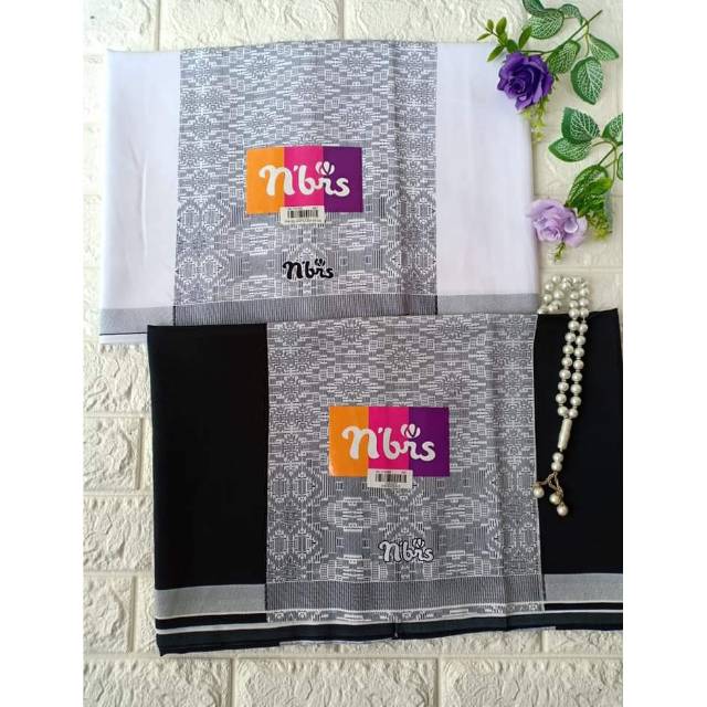Sarung Warna Putih Dan Hitam Dari Nibras SNB 002 Bahan Adem