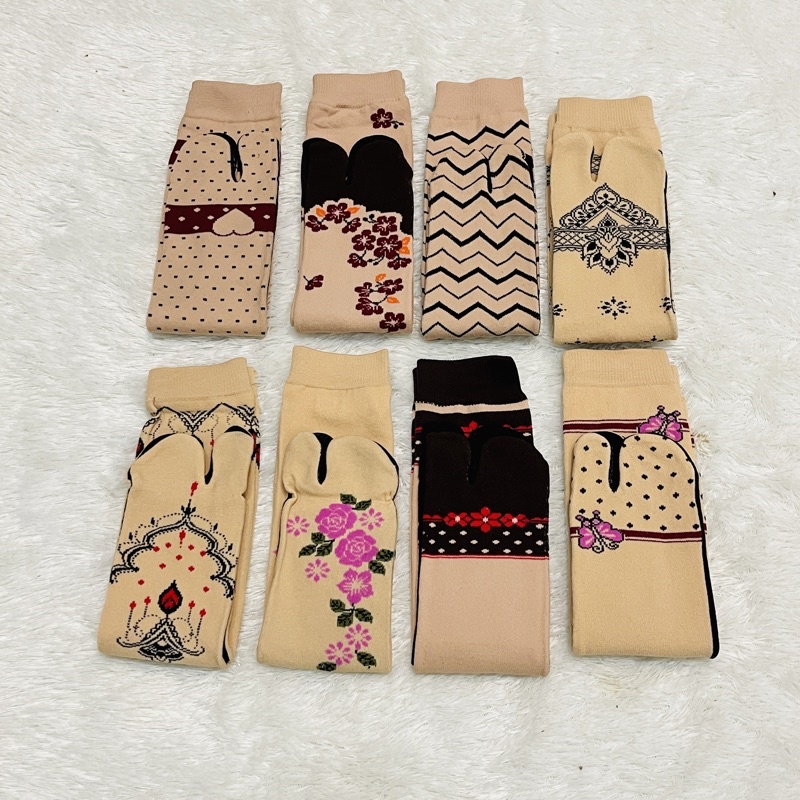 Kaos Kaki Jempol Muslimah Panjang Cream Series Aneka Motif