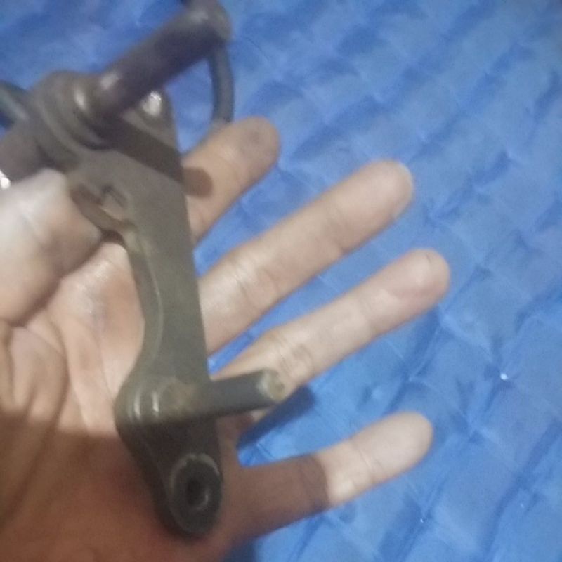 breket kaliper depan supra x 125