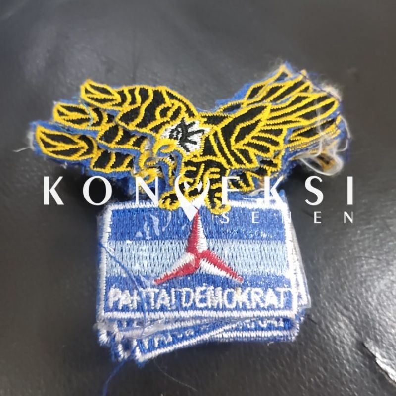 badge bordir burung demokrat