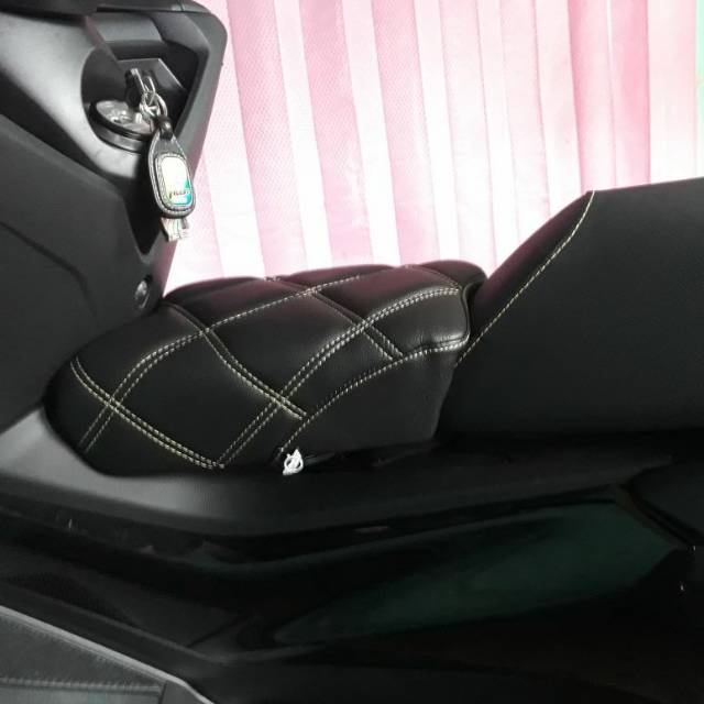 Jok boncengan anak yamaha nmax dan new nmax benang gold kombinasi warna original mbtech
