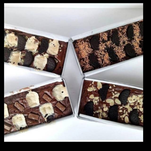

Brownies toping couple