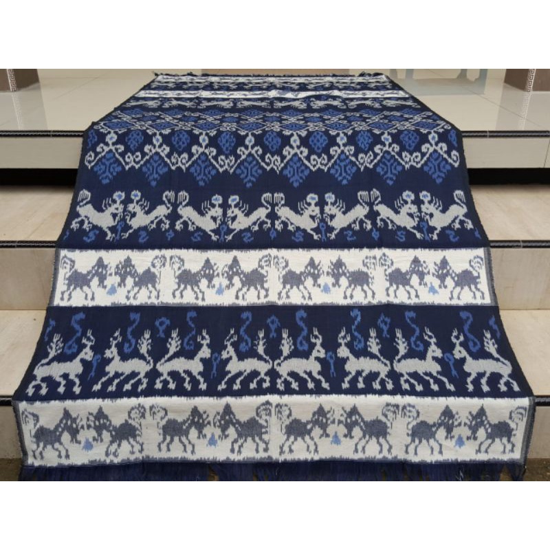 Kain Tenun Motif Sumba NTT