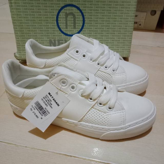 Sepatu putih wanita / nevada