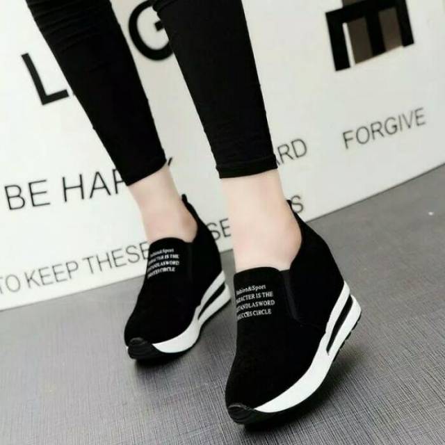 Sepatu Slip On